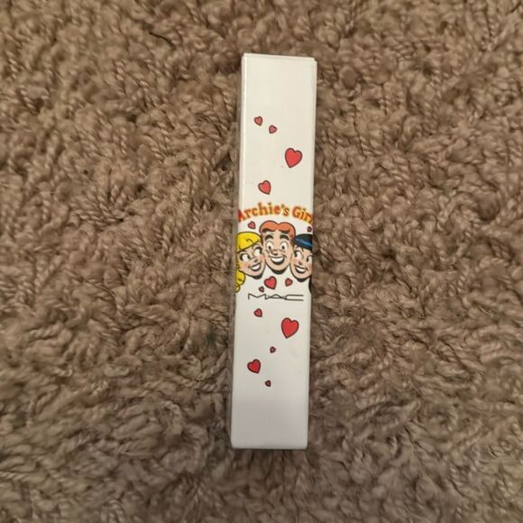 NIB MAC Archie’s Girls Lipglass in “Stay Sweet” - Picture 7 of 7
